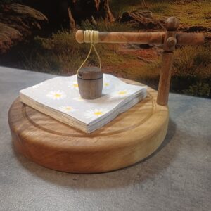 Ręcznie wykonany serwetnik z orzecha włoskiego z obciążnikiem – handmade