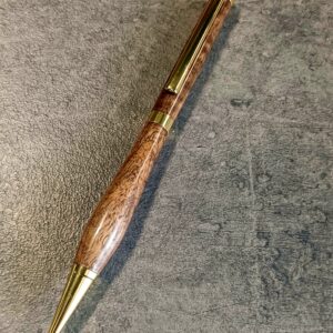 Ręcznie wykonany długopis z orzecha włoskiego – slimline twist | handmade 01
