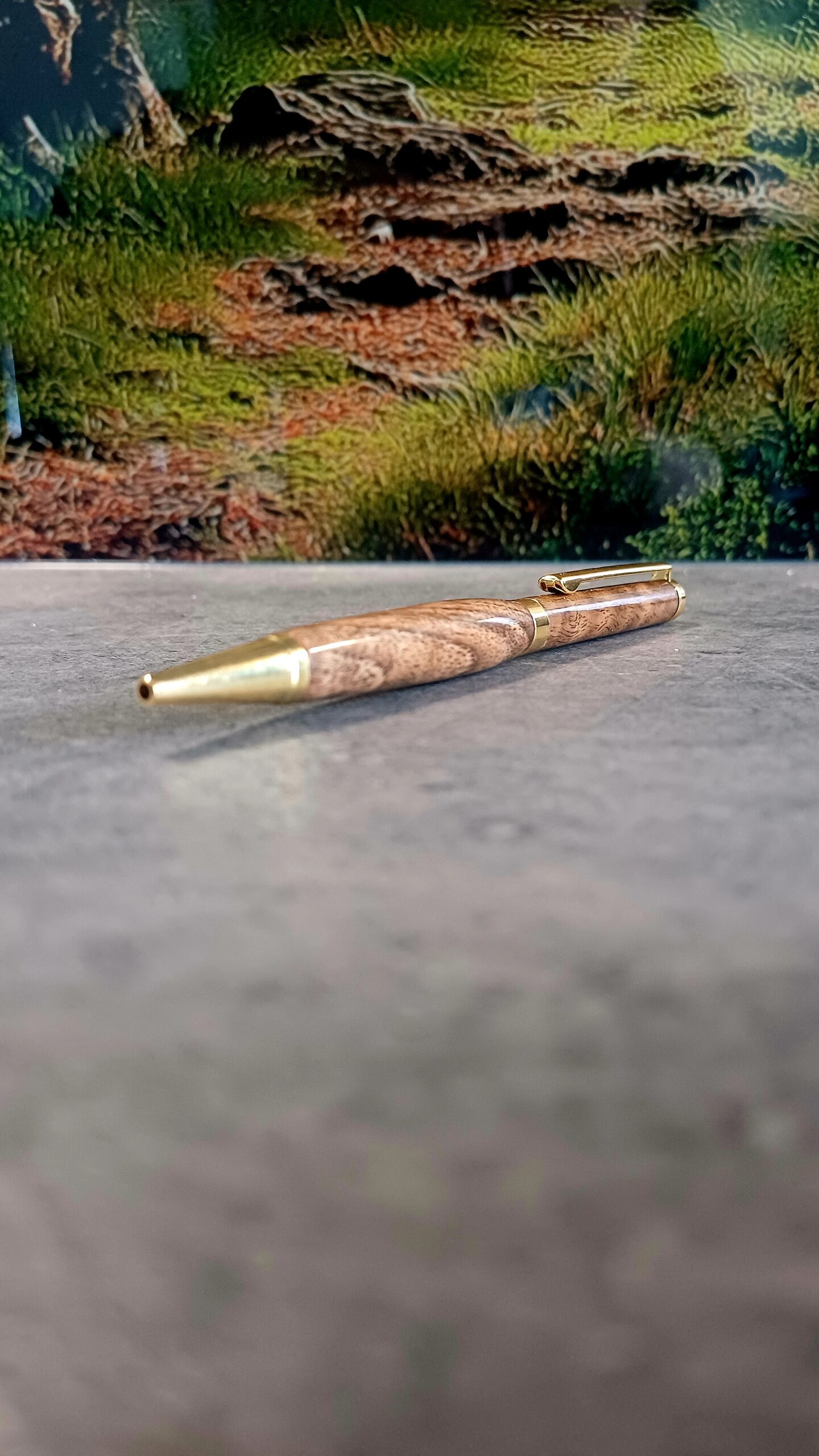 Ręcznie wykonany długopis z orzecha włoskiego – slimline twist | handmade 02 - obrazek 3