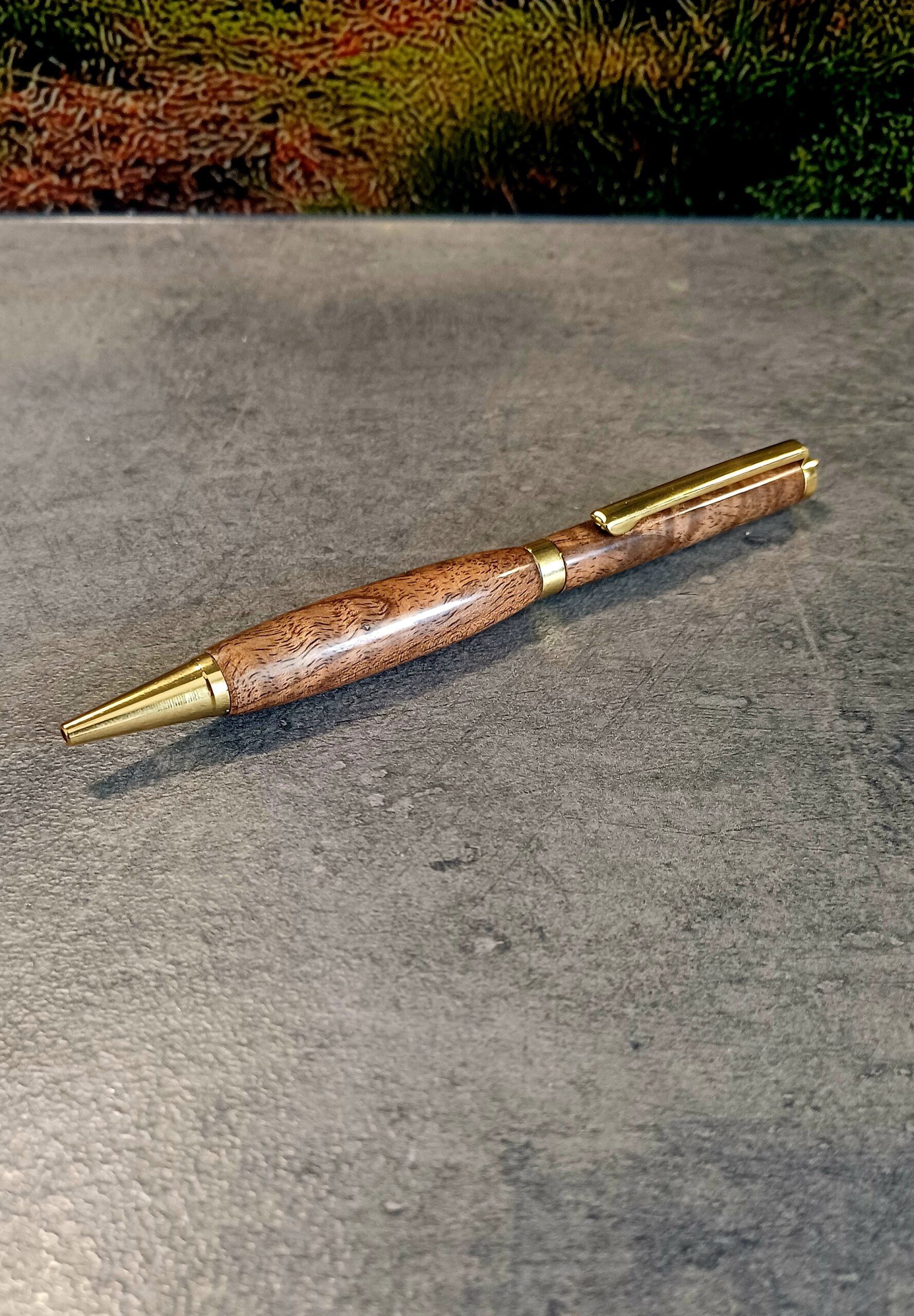 Ręcznie wykonany długopis z orzecha włoskiego – slimline twist | handmade 03 - obrazek 5