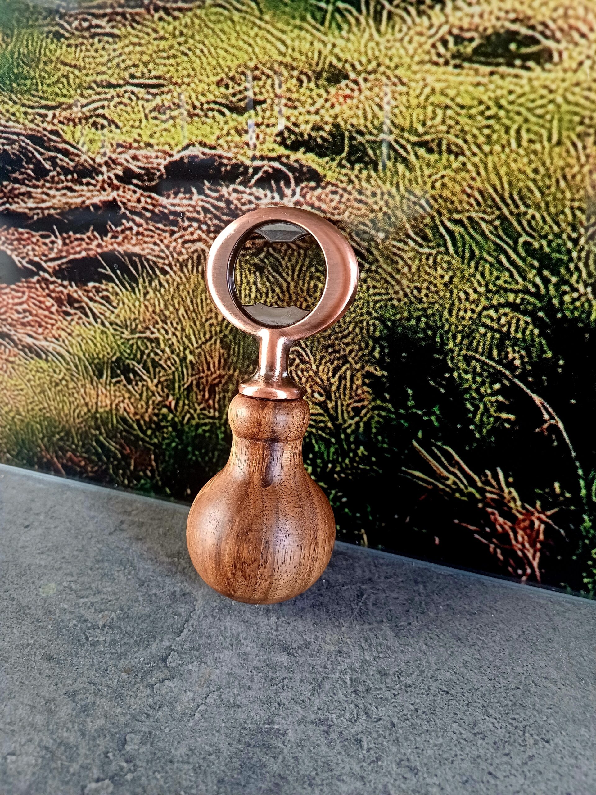 Ręcznie wykonany otwieracz do butelek z orzecha włoskiego - kształt kulisty| handmade (możliwość personalizacji) - obrazek 2