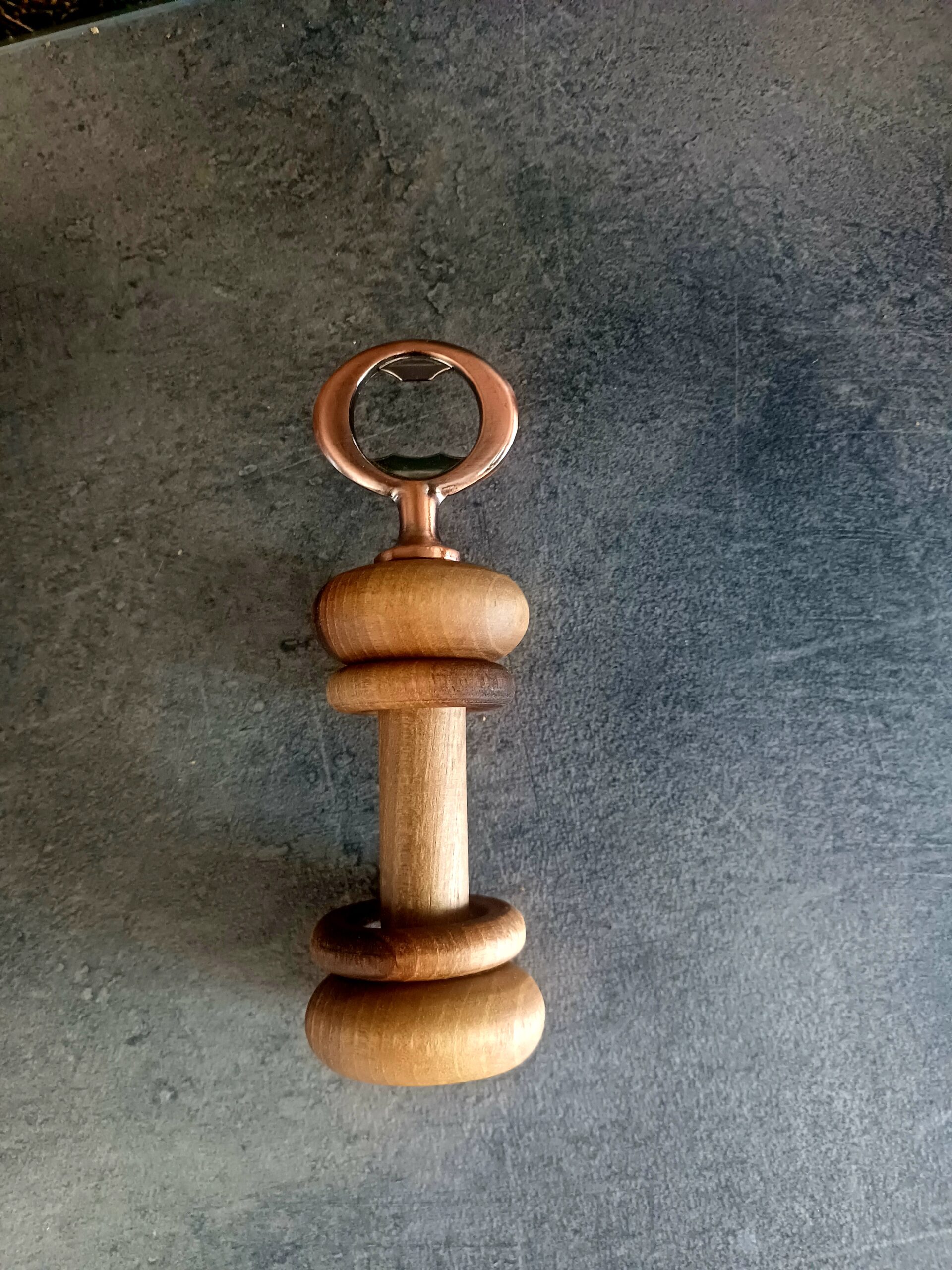 Ręcznie wykonany otwieracz do butelek z orzecha włoskiego z ozdobnymi ringami | handmade (możliwość personalizacji) - obrazek 5