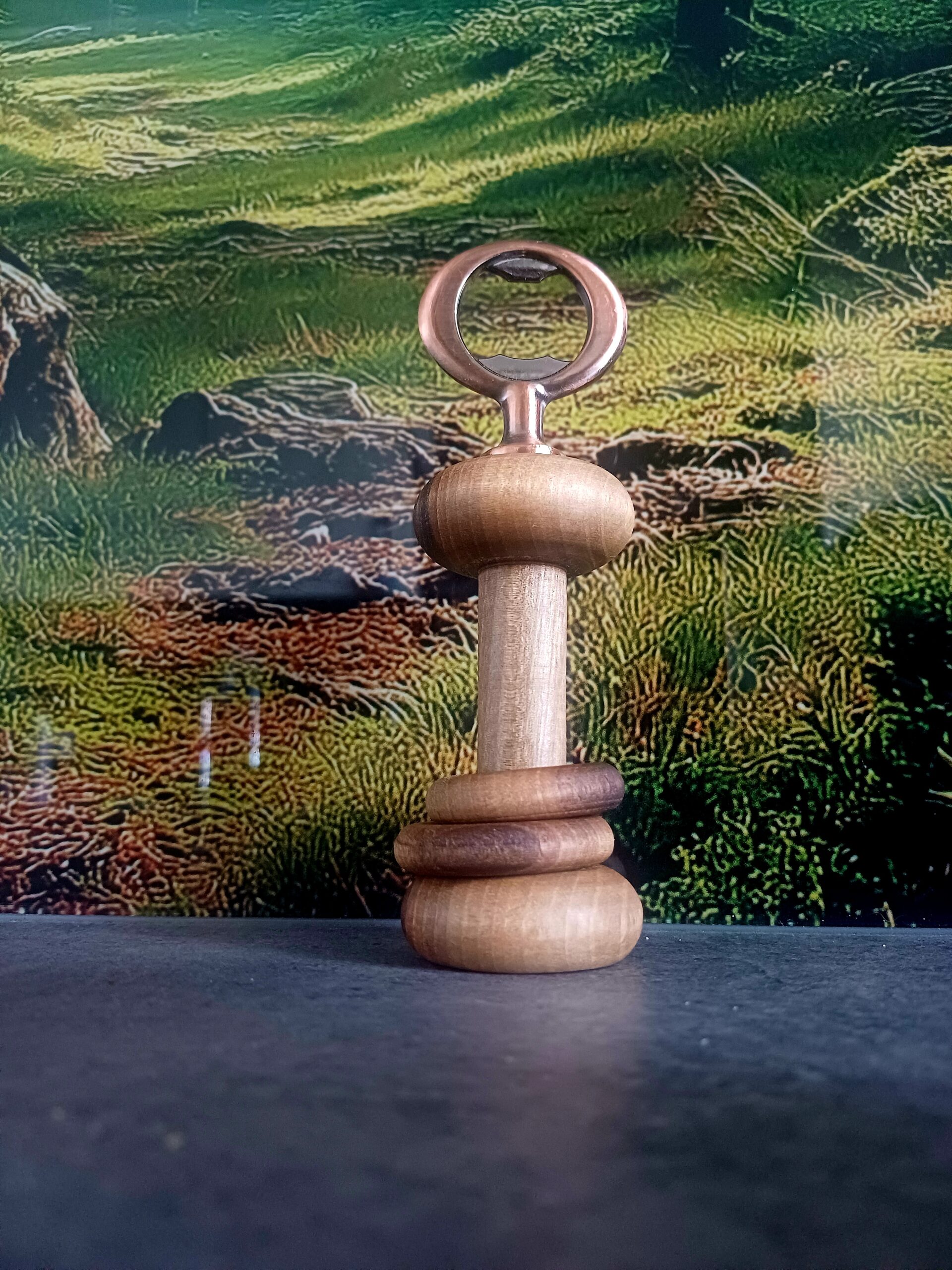 Ręcznie wykonany otwieracz do butelek z orzecha włoskiego z ozdobnymi ringami | handmade (możliwość personalizacji) - obrazek 2