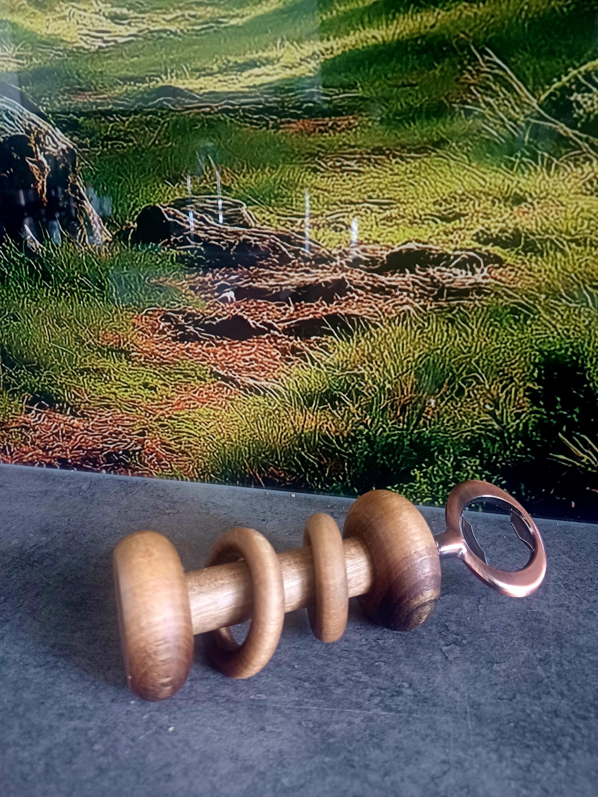 Ręcznie wykonany otwieracz do butelek z orzecha włoskiego z ozdobnymi ringami | handmade (możliwość personalizacji) - obrazek 3